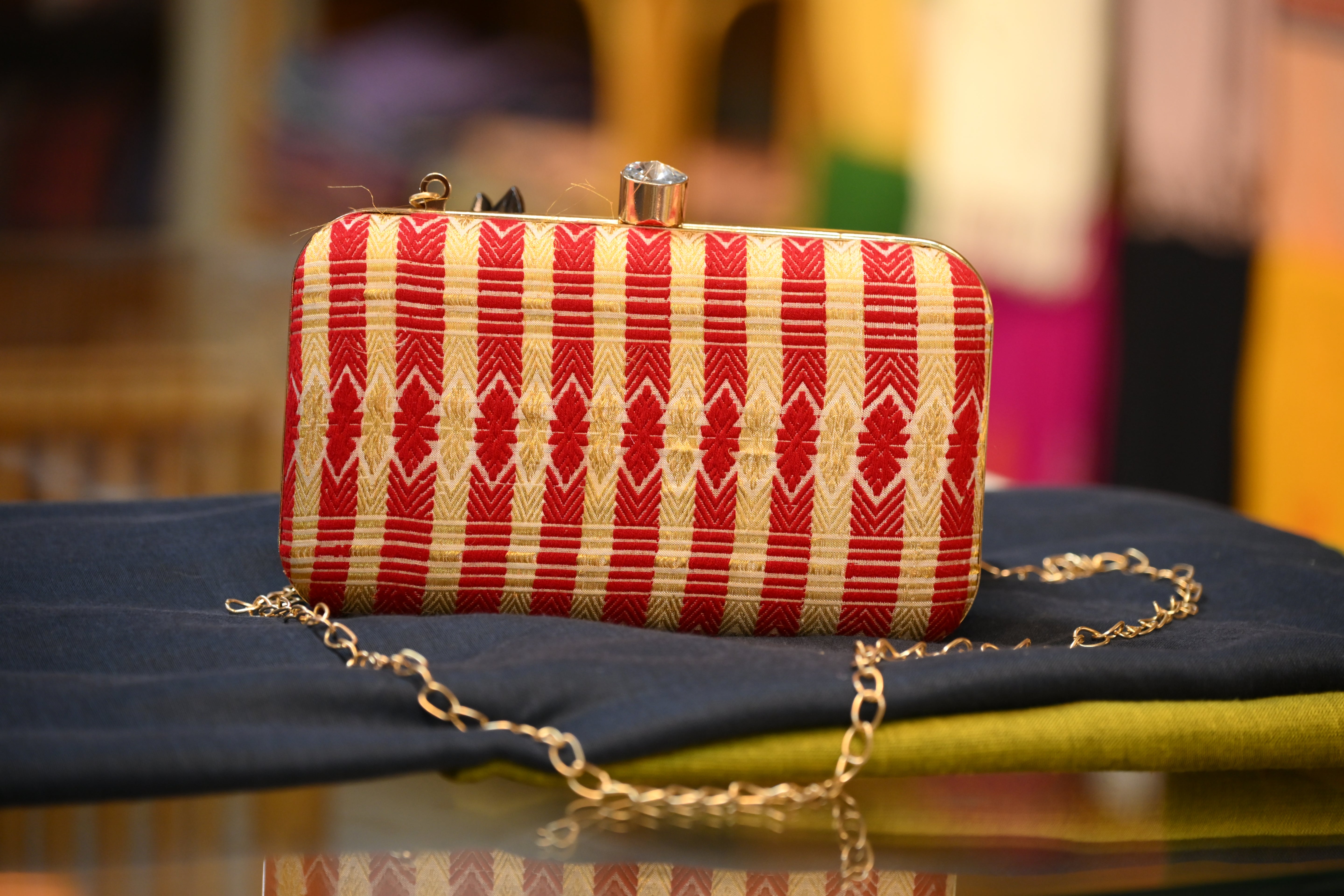Clutch bag of Pat Silk and traditional motif (Red and Gold)
