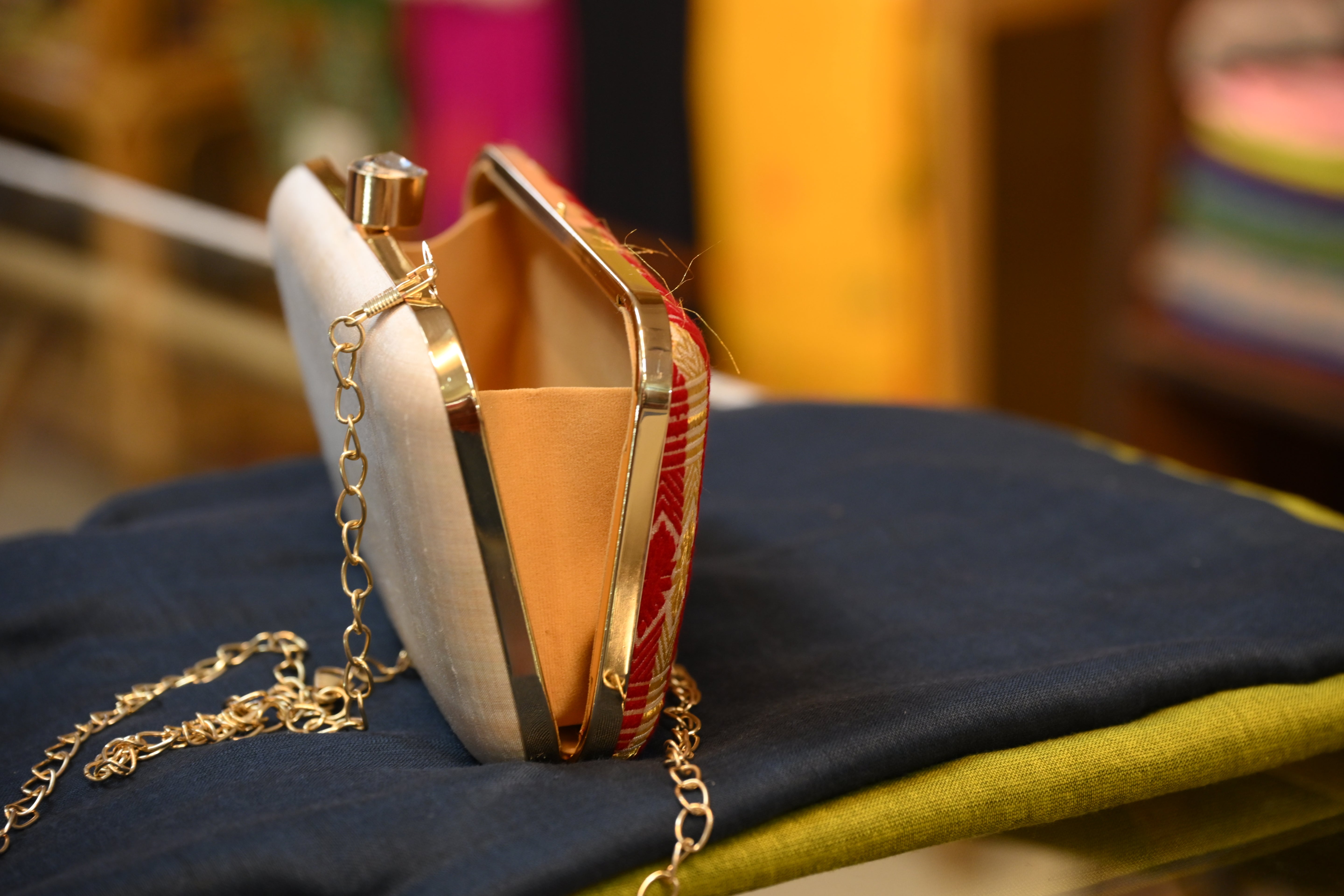 Clutch bag of Pat Silk and traditional motif (Red and Gold)