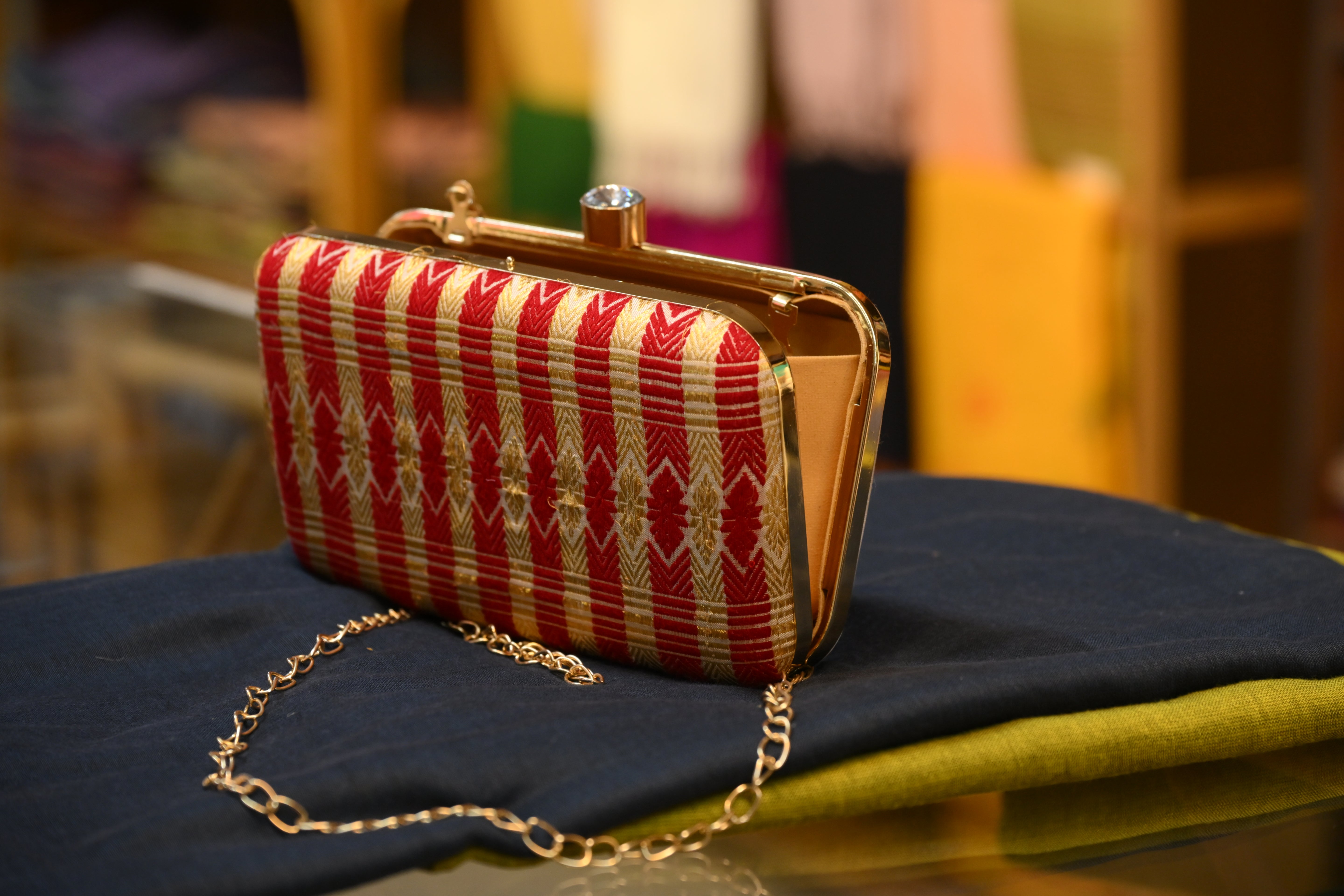 Clutch bag of Pat Silk and traditional motif (Red and Gold)