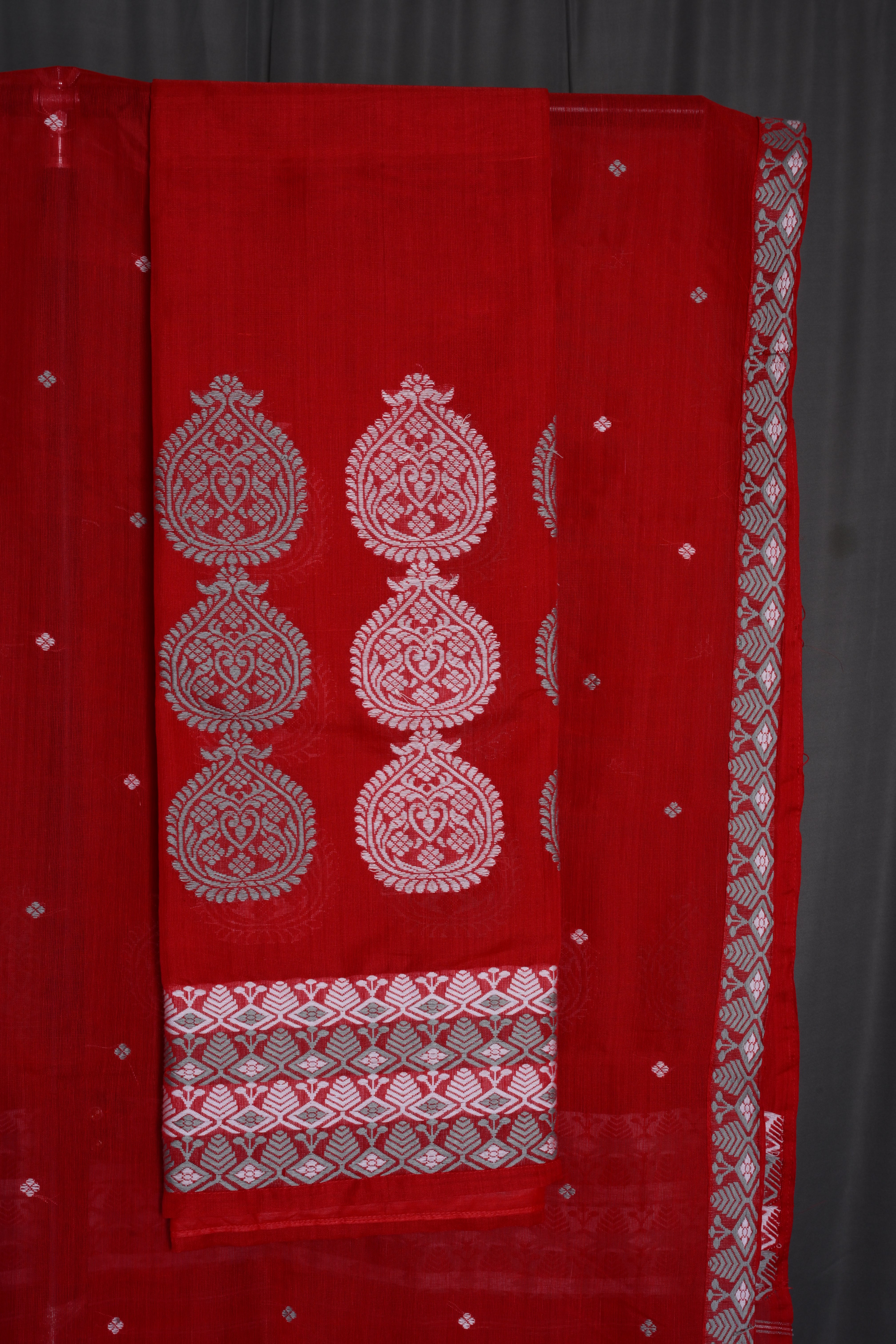 Red Elegant Handwoven Raw Cotton Mekhela Sador