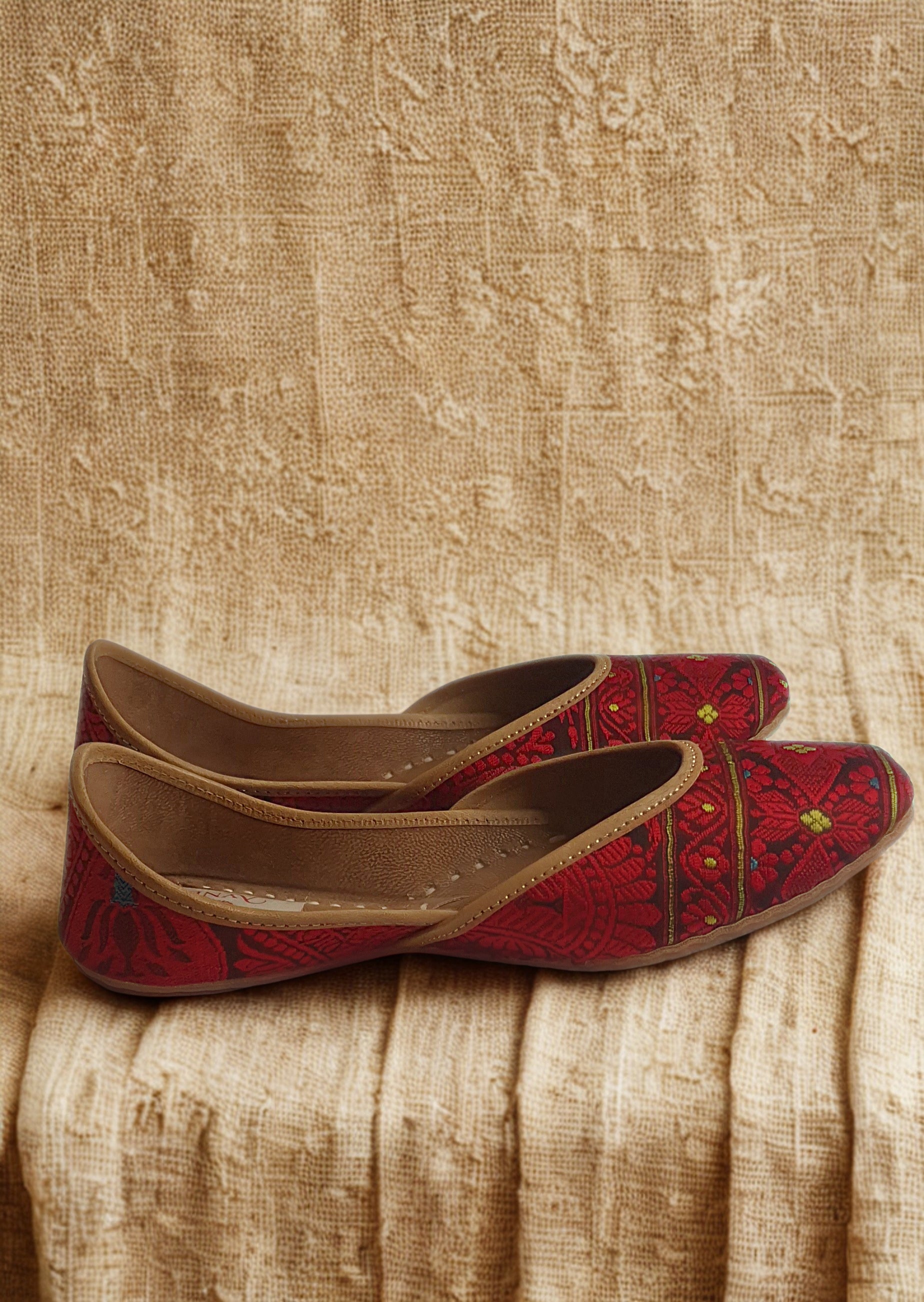 Assam Black Silk Red Traditional Motif Mojaris